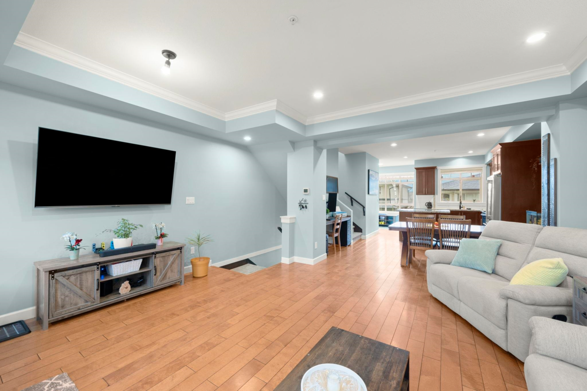 Kitchen Island Photo of 5 13771 232a Street, Maple Ridge, BC