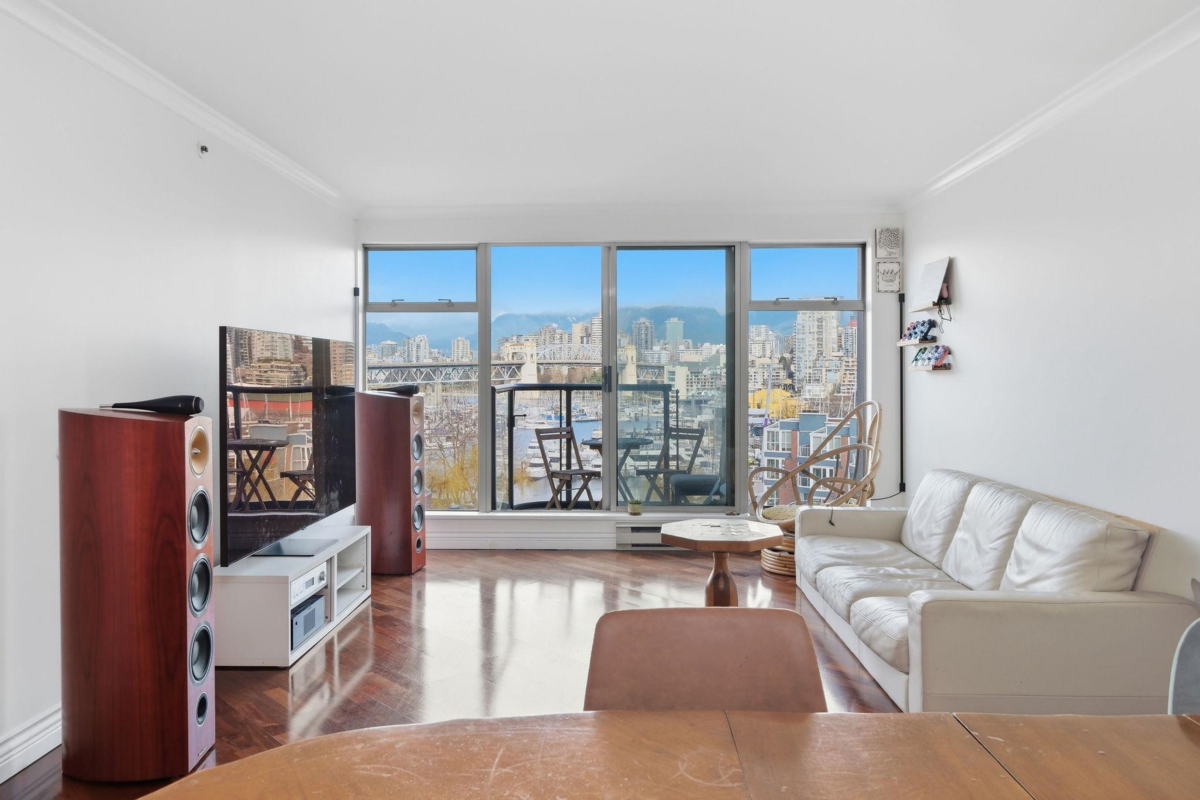 Mudroom Photo of 543 1515 W 2nd Avenue, Vancouver, BC