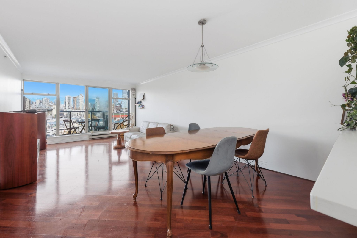 Office / Den Photo of 543 1515 W 2nd Avenue, Vancouver, BC