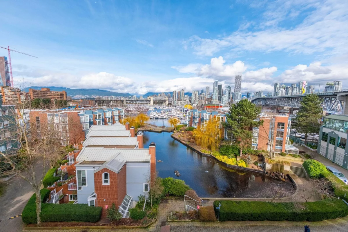 Walk-In Closet Photo of 543 1515 W 2nd Avenue, Vancouver, BC