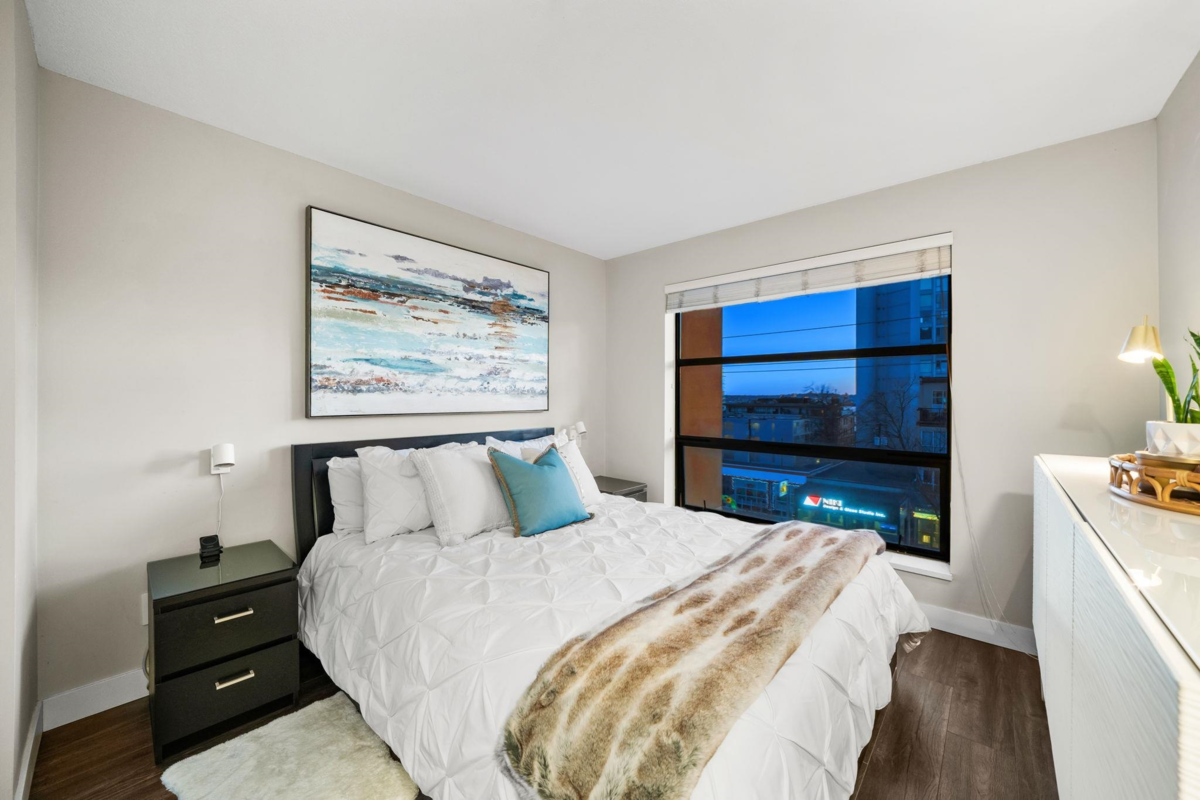 Breakfast Nook Photo of 410 124 W 3rd Street, North Vancouver, BC