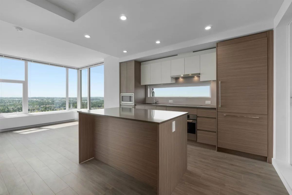 Kitchen Photo of 3803 13615 Fraser Highway, Surrey, BC