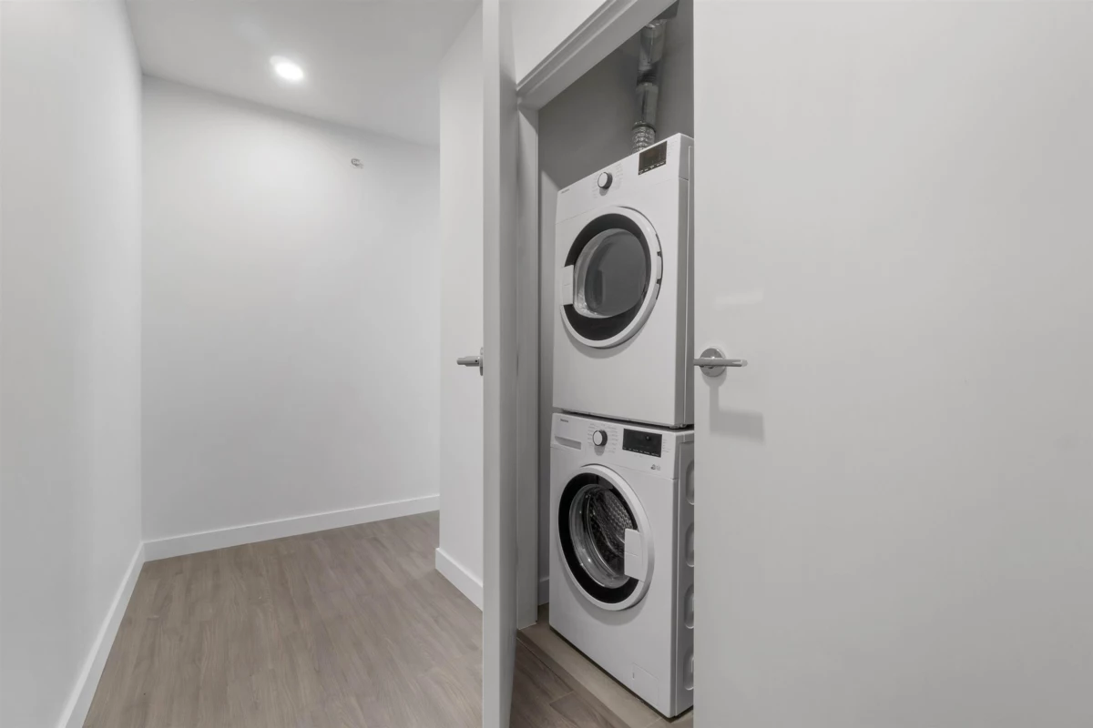 Laundry Room Photo of 3803 13615 Fraser Highway, Surrey, BC