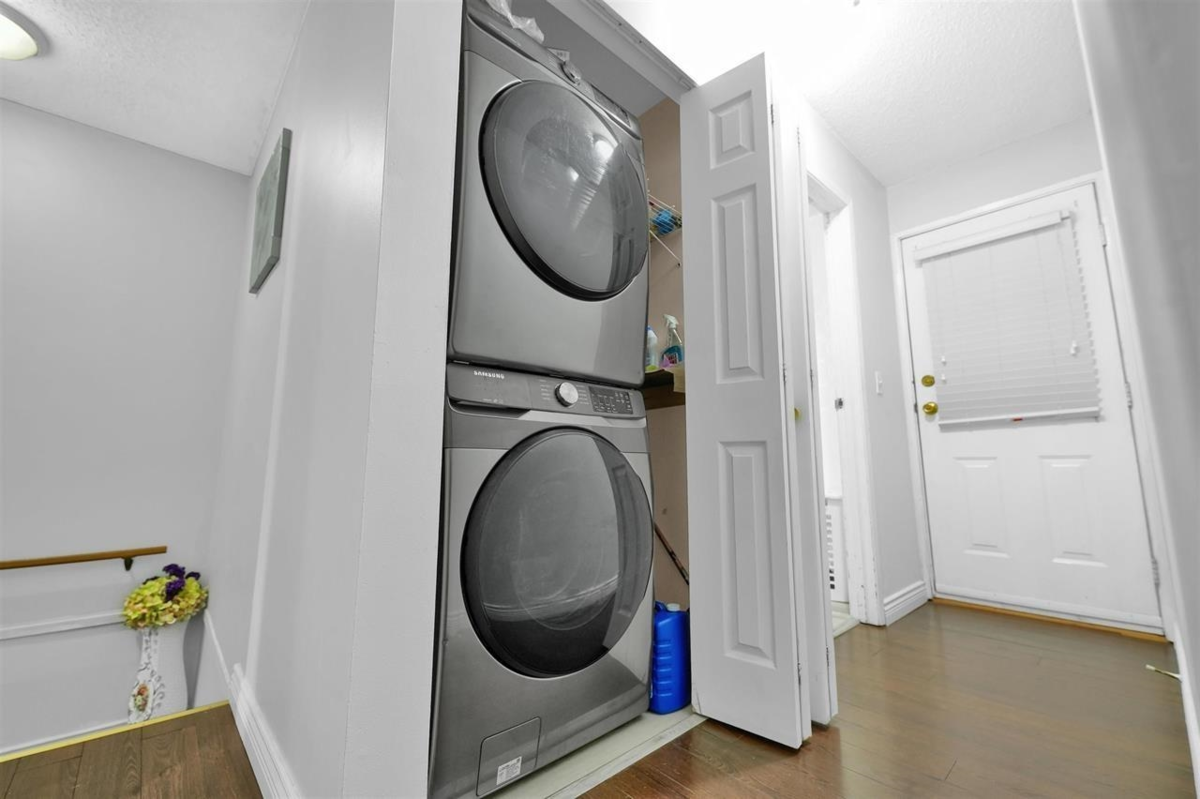 Primary Bathroom Photo of 33 3075 Trethewey Street, Abbotsford, BC