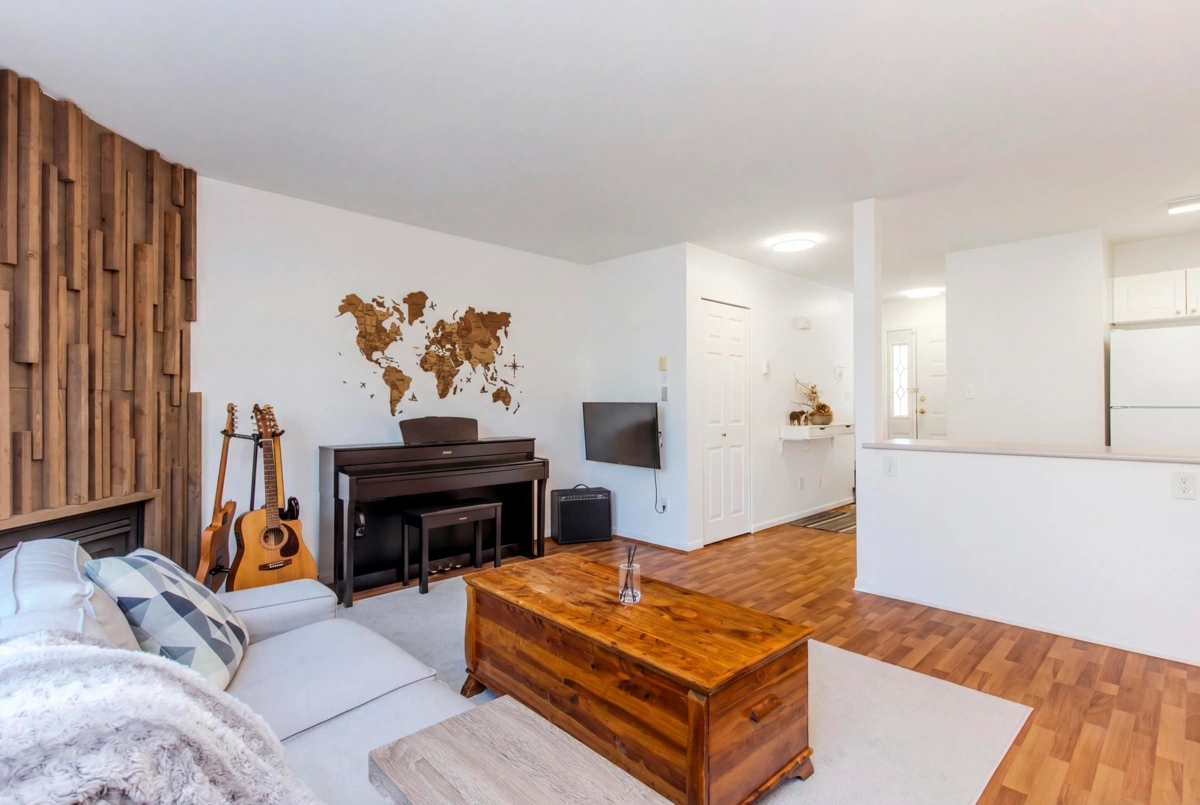Dining Area Photo of 100 39920 Government Road, Squamish, BC