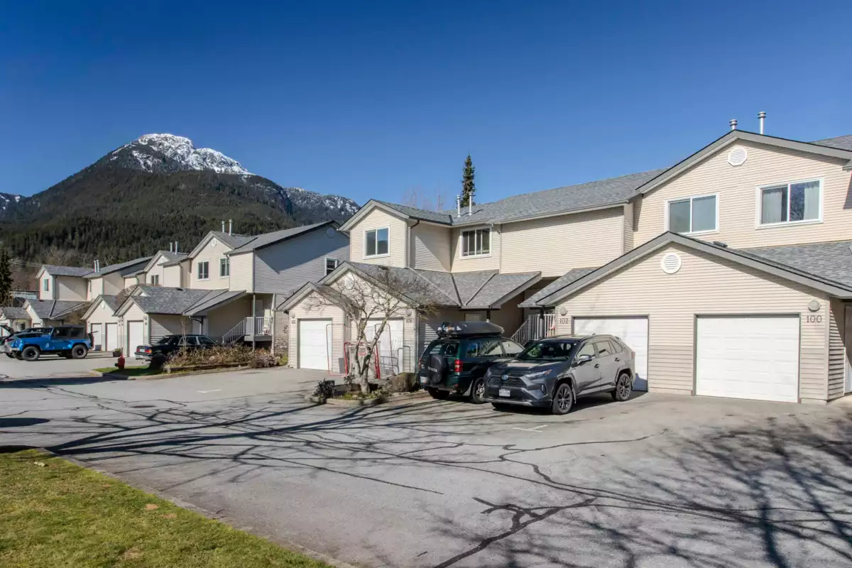 Loft / Bonus Room Photo of 100 39920 Government Road, Squamish, BC