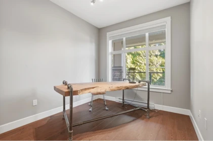 Entry Foyer Photo of 214 15195 36 Avenue, Surrey, BC
