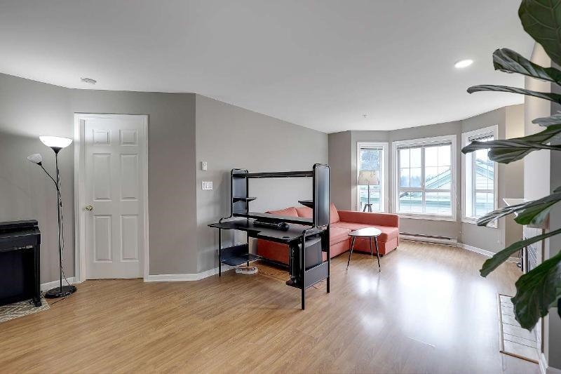 Dining Area Photo of 322 15268 105 Avenue, Surrey, BC