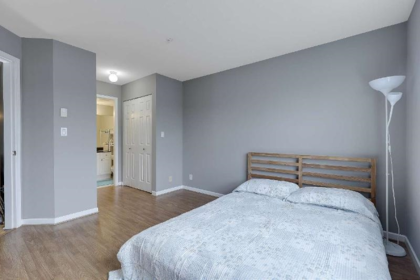 Hallway Photo of 322 15268 105 Avenue, Surrey, BC