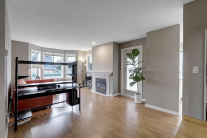 Kitchen Photo of 322 15268 105 Avenue, Surrey, BC