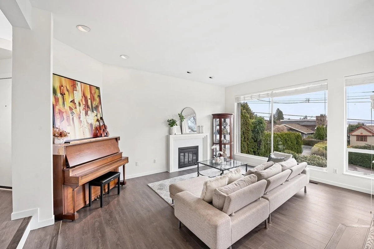 Family Room Photo of 2135 Lawson Avenue, West Vancouver, BC
