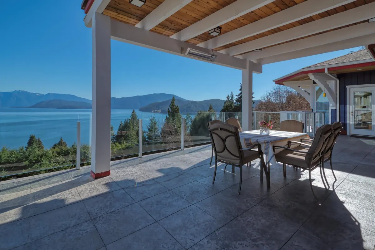 Family Room Photo of 1128 Twin Isle Drive, Gibsons, BC