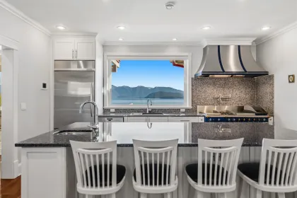 Breakfast Nook Photo of 1128 Twin Isle Drive, Gibsons, BC
