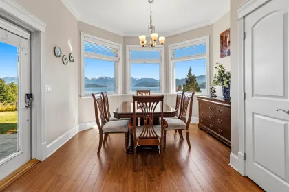 Hallway Photo of 1128 Twin Isle Drive, Gibsons, BC