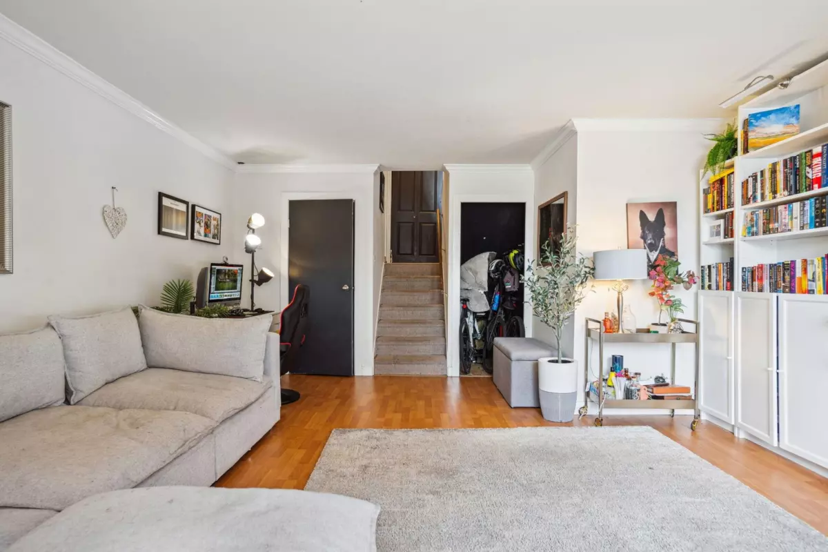 Living Room Photo of 784 Millbank, Vancouver, BC