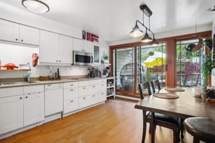 Kitchen Photo of 784 Millbank, Vancouver, BC