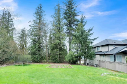 Garden / Landscaping Photo of 6643 181 Street, Surrey, BC