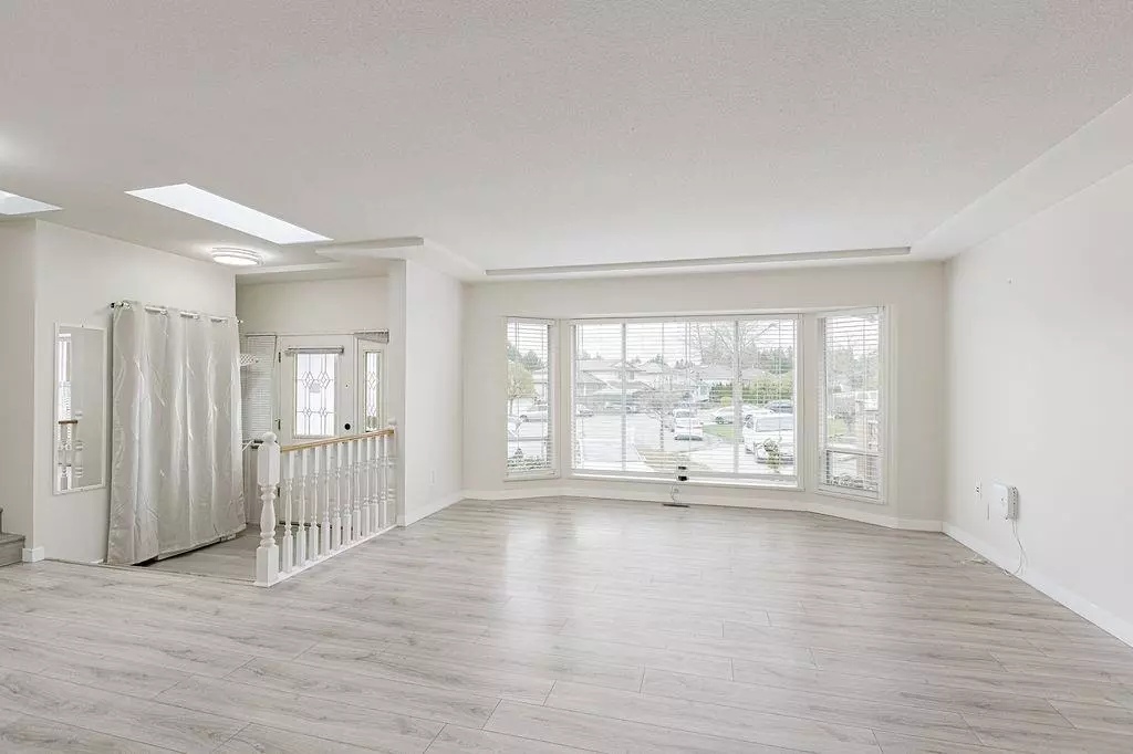 Living Room Photo of 13285 98 Avenue, Surrey, BC