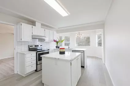 Kitchen Island Photo of 13285 98 Avenue, Surrey, BC
