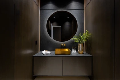 Guest Bathroom Photo of 449 Hillcrest Street, West Vancouver, BC