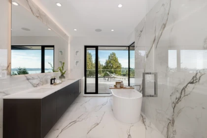 Hot Tub / Spa Photo of 449 Hillcrest Street, West Vancouver, BC