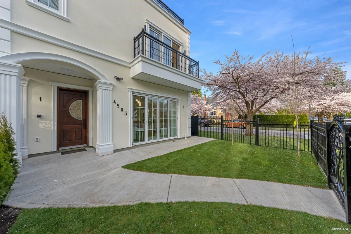 Family Room Photo of 2 4503 W 15th Avenue, Vancouver, BC