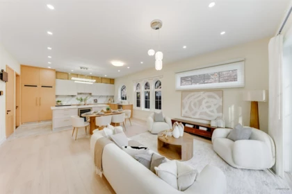 Breakfast Nook Photo of 2 4503 W 15th Avenue, Vancouver, BC