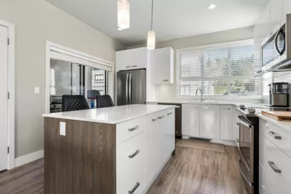 Kitchen Photo of 18 1938 North Parallel Road, Abbotsford, BC