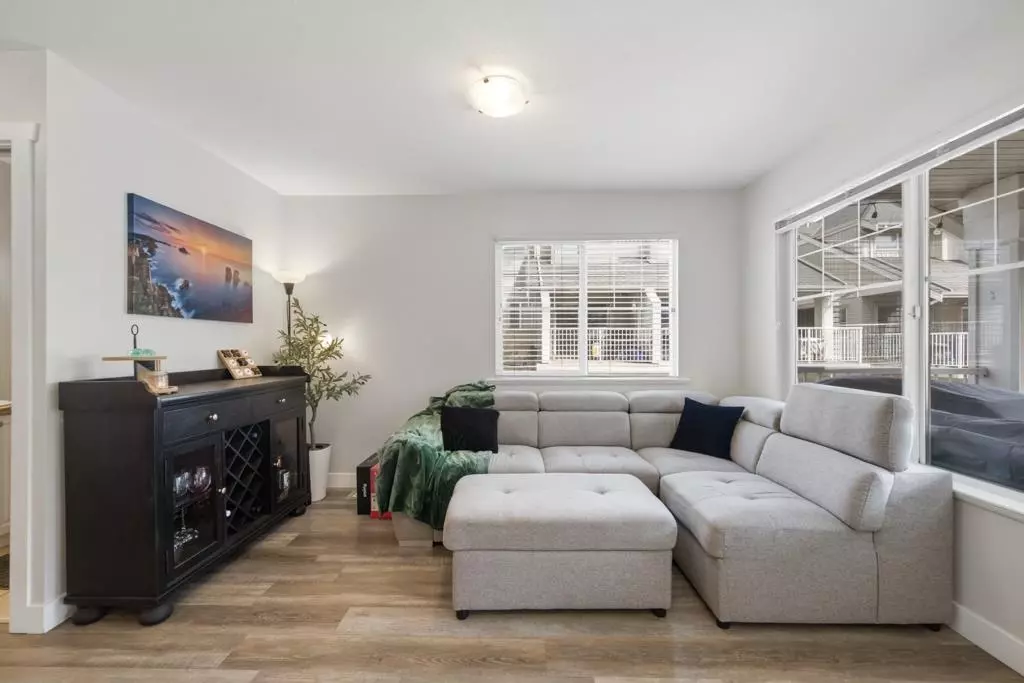Dining Area Photo of 8 6568 193b Street, Surrey, BC