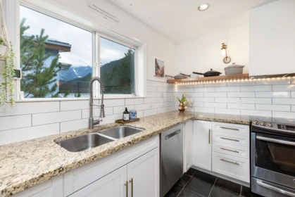 Kitchen Photo of 7467 Dogwood Street, Pemberton, BC