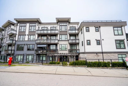 301 9983 E Barnston Drive, Surrey, BC, Surrey — Apartment/Condo for sale