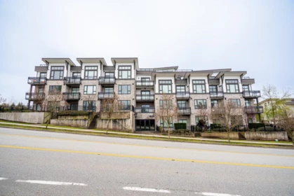 301 9983 E Barnston Drive, Surrey, BC, Surrey — Apartment/Condo for sale