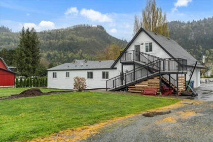 Hot Tub / Spa Photo of 38611 Old Yale Road, Abbotsford, BC