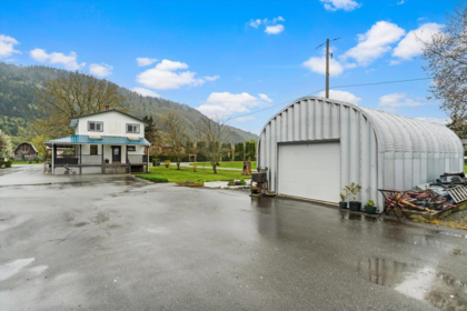 Outdoor Kitchen Photo of 38611 Old Yale Road, Abbotsford, BC