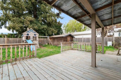 Garden / Landscaping Photo of 9517 Stanley Street, Chilliwack, BC