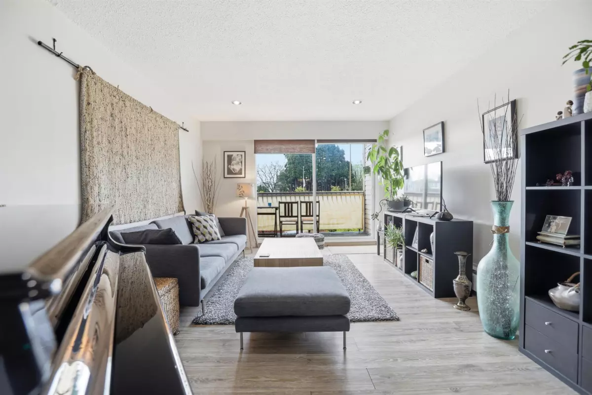 Living Room Photo of 215 11816 88 Avenue, Delta, BC