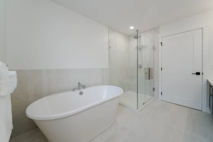 Guest Bathroom Photo of 20530 77a Avenue, Langley, BC