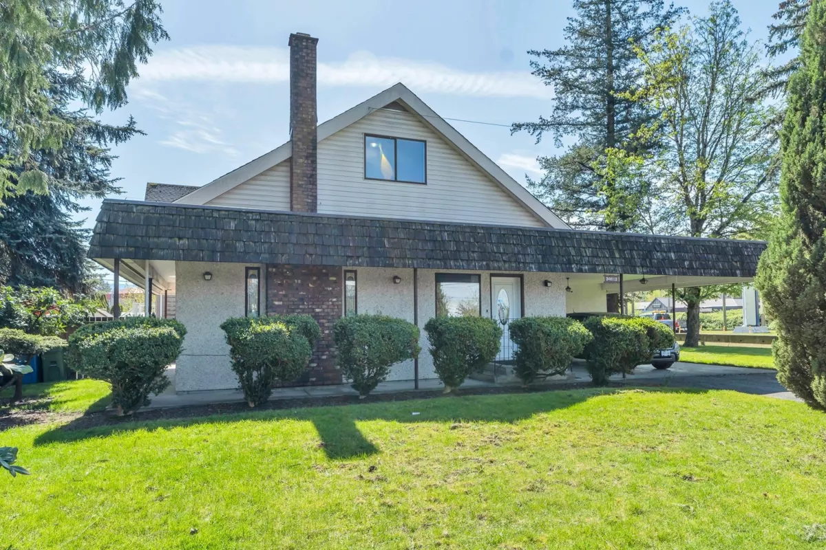 Living Room Photo of 34612 2 Street, Abbotsford, BC