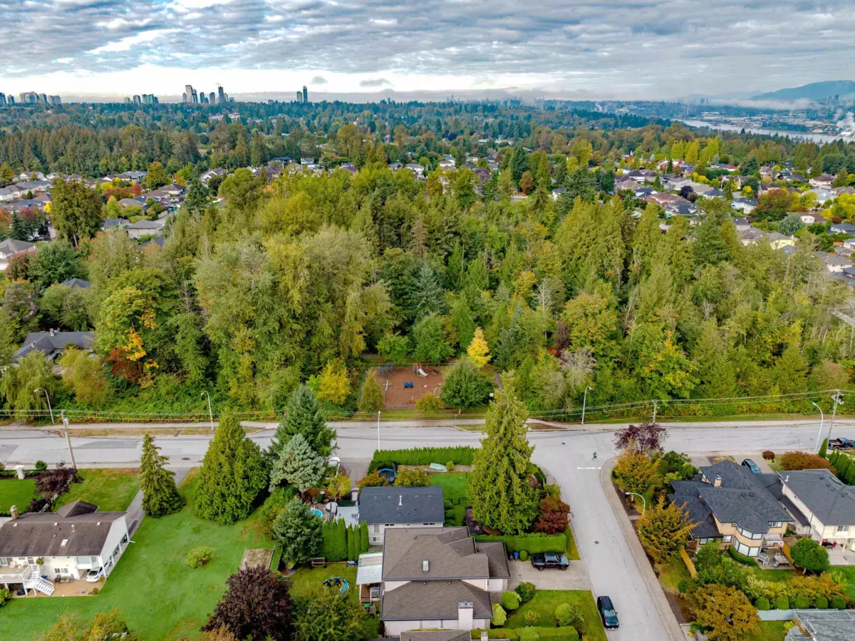 Family Room Photo of 11090 156 Street, Surrey, BC