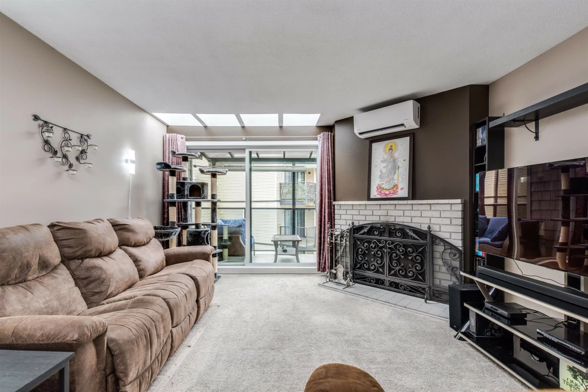 Living Room Photo of 307 32124 Tims Avenue, Abbotsford, BC