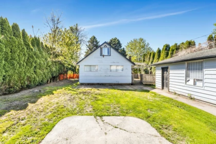 Powder Room Photo of 46133 Third Avenue, Chilliwack, BC