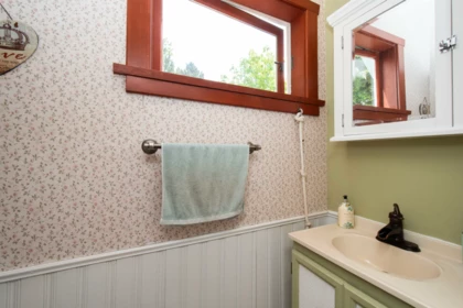 Entry Foyer Photo of 1560 Macgowan Avenue, North Vancouver, BC