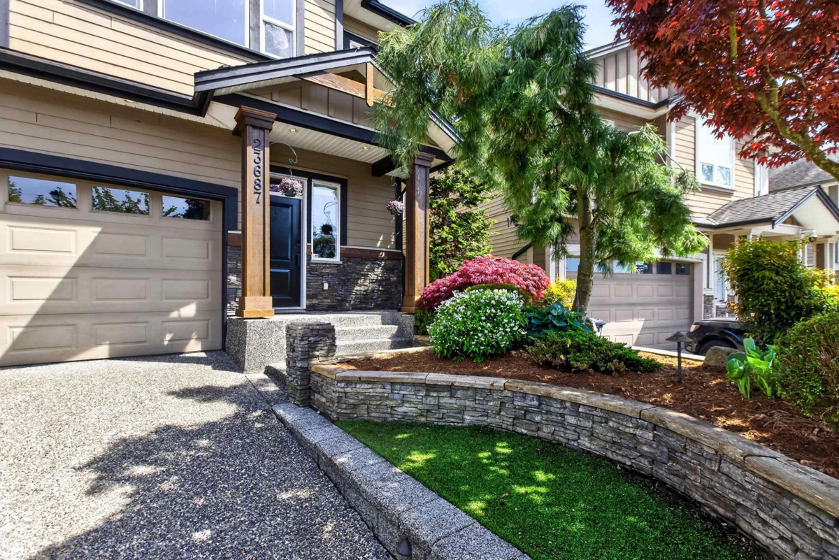 Living Room Photo of 23687 Bryant Drive, Maple Ridge, BC