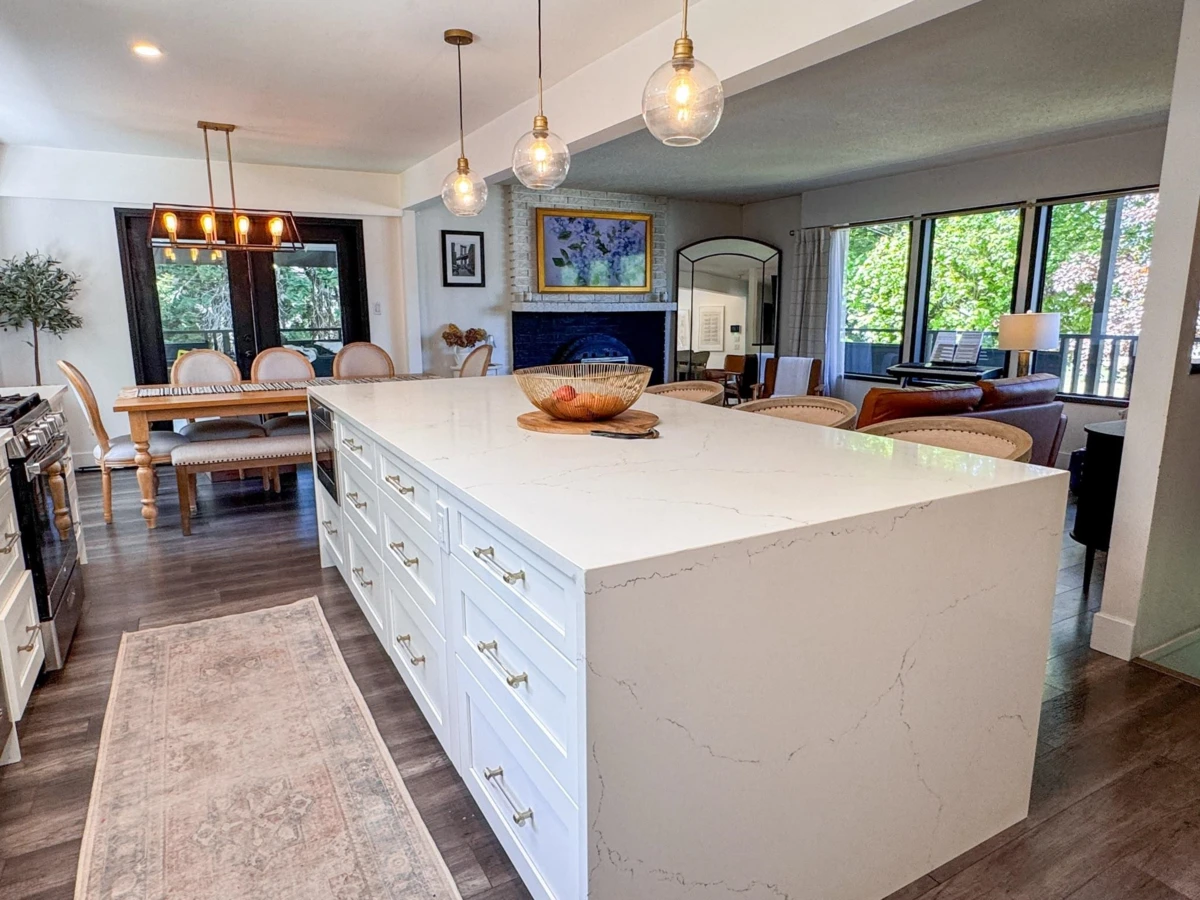 Dining Area Photo of 35014 High Drive, Abbotsford, BC