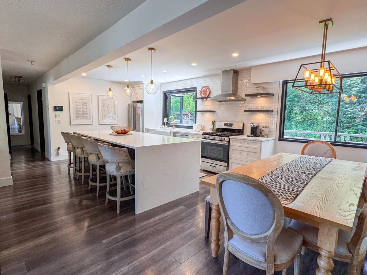 Living Room Photo of 35014 High Drive, Abbotsford, BC