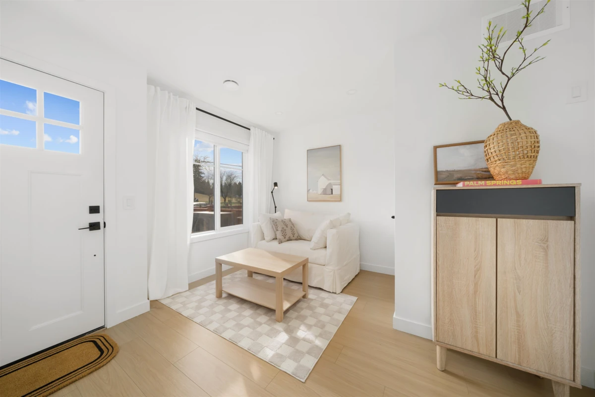 Dining Area Photo of 9 32929 Cherry Avenue, Mission, BC