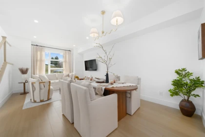 Breakfast Nook Photo of 9 32929 Cherry Avenue, Mission, BC