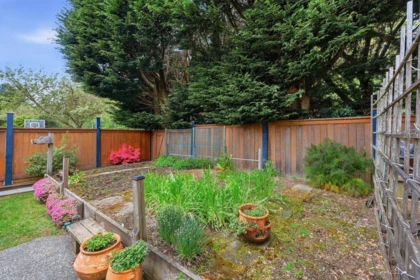 Garden / Landscaping Photo of 1987 144 Street, Surrey, BC