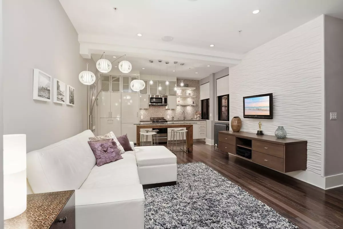 Living Room Photo of 603 175 E Broadway, Vancouver, BC