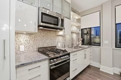 Kitchen Island Photo of 603 175 E Broadway, Vancouver, BC